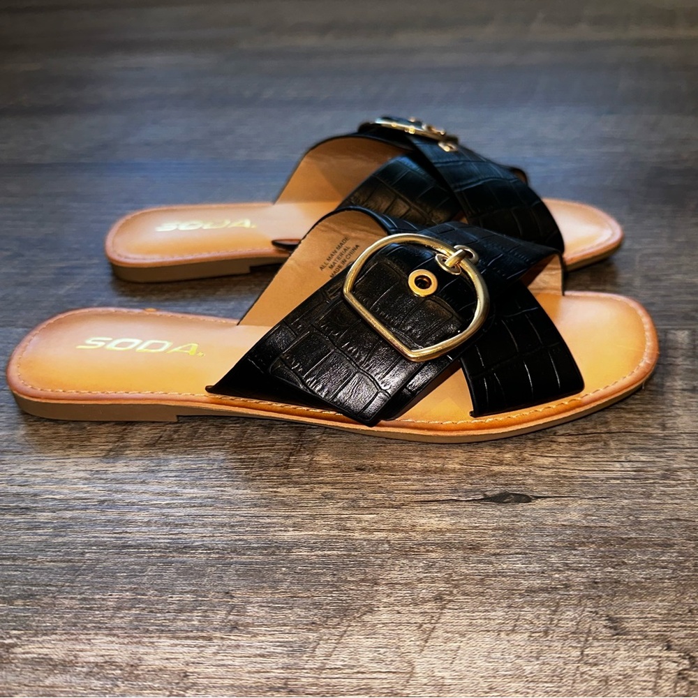 Buckle Soda Oregans Black Buckle Sandals women’s size 6 slip on - Picture 9 of 12